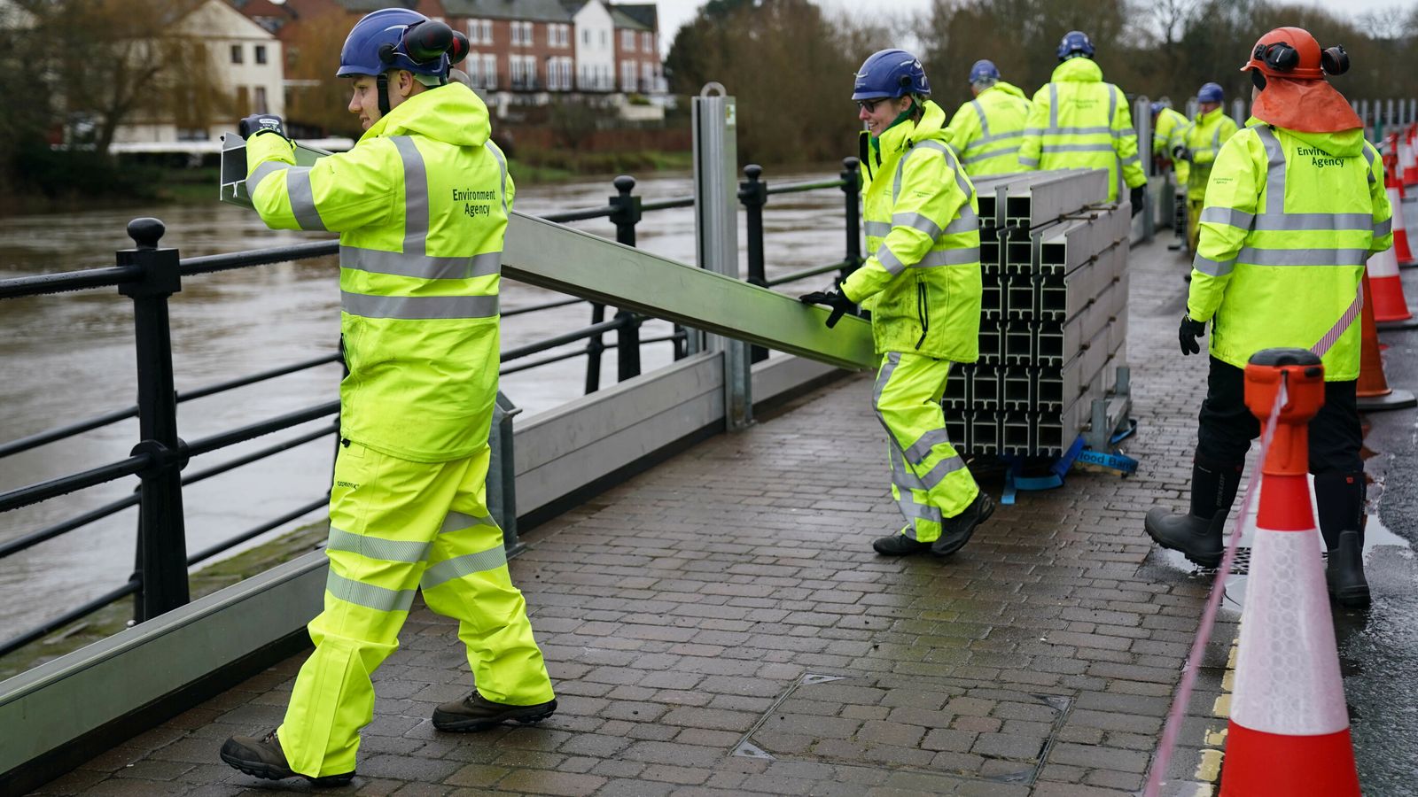 Uk Weather Seven Flood Warnings Remain In Place Around Doncaster Yorkshire With Further Rain